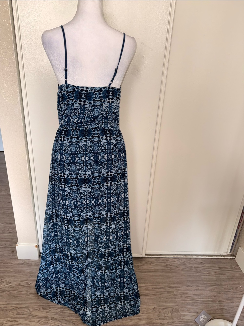 145. Abercrombie & fitch Blue and white floral maxi dress - Picture 2 of 3